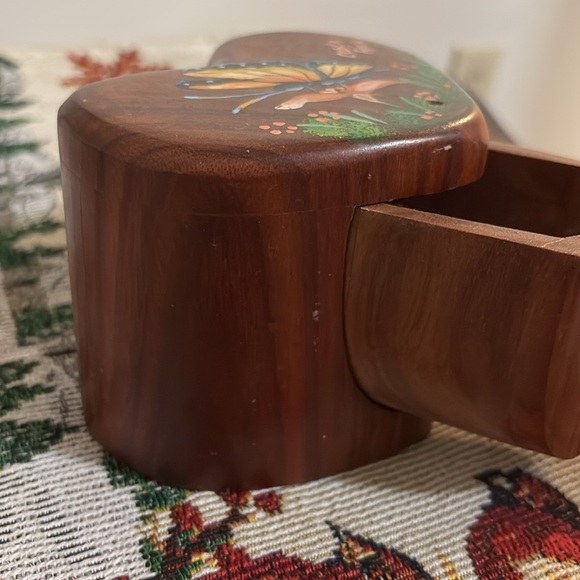 Costa Rica Wooden Heart Box with Butterfly Design - Picture 4 of 4